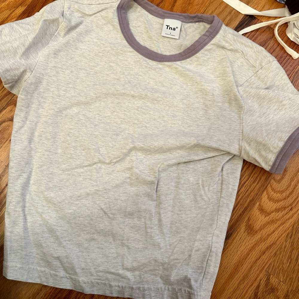 Aritzia top grey w purple accents 💕
